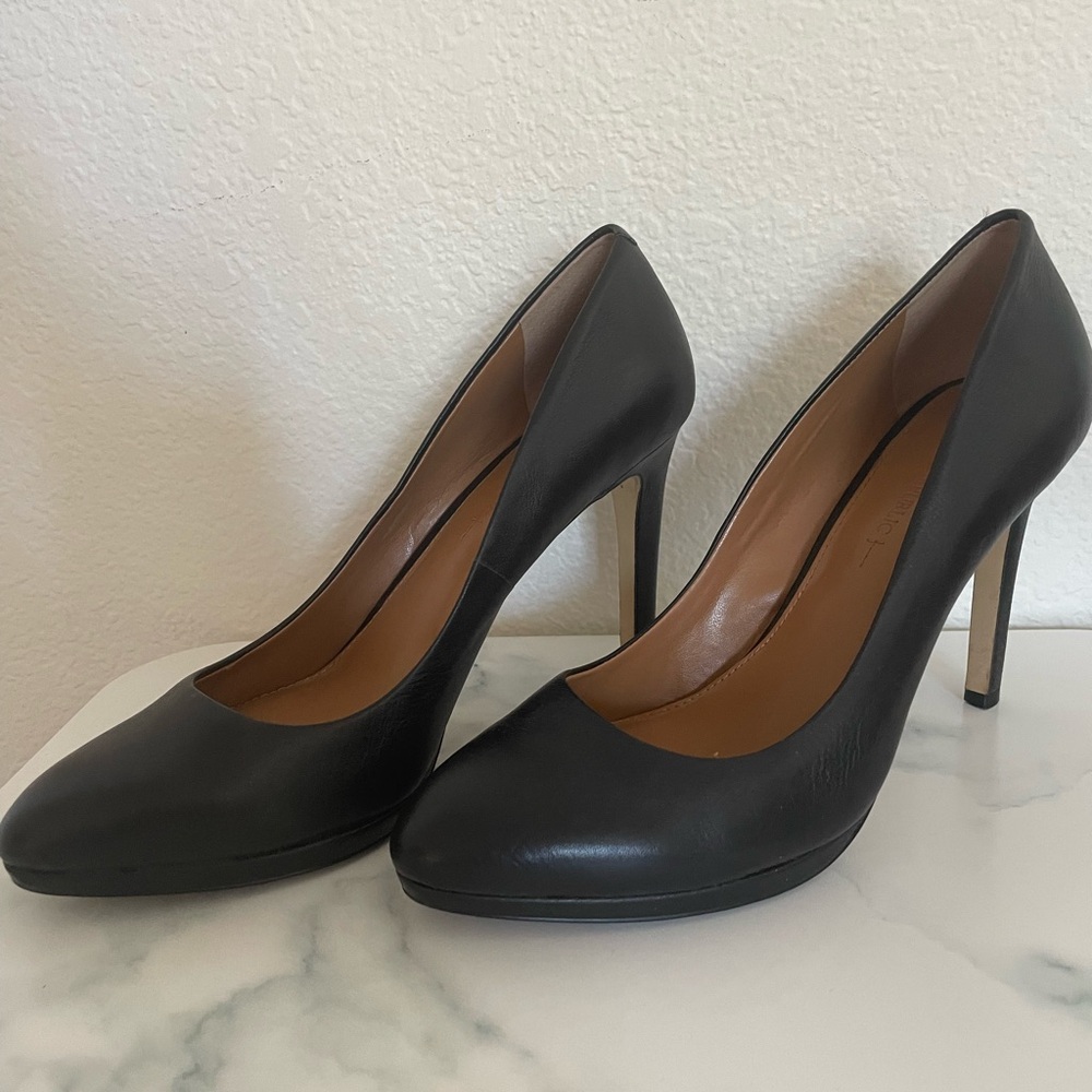 Banana Republic Black Pump